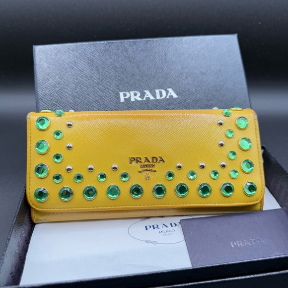 Prada Limited Edition SAFFIANO VERNIC ANANAS Wallet - Picture 2 of 12